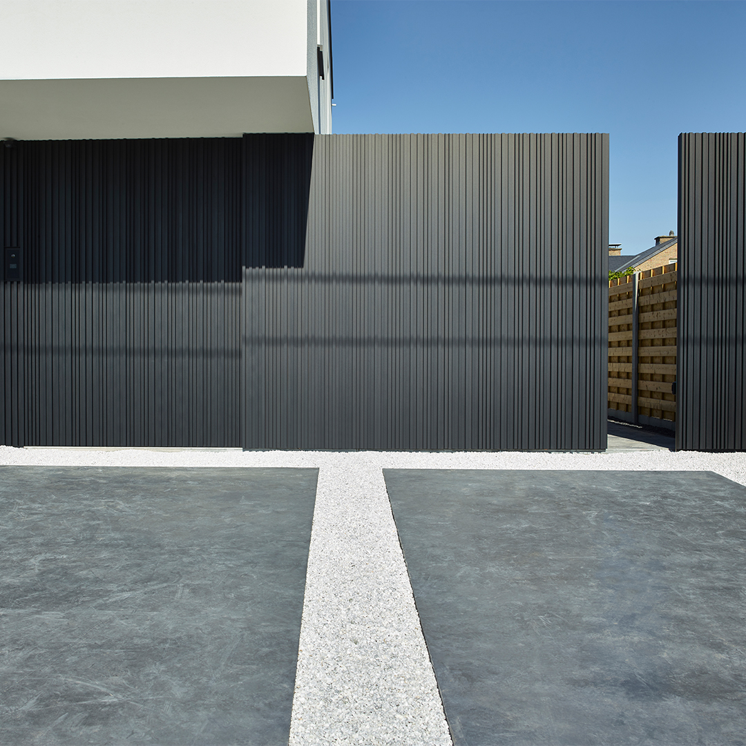 Suncomfort- linarte - verticale gevelbekleding - renson - materiaal zwarte aluminium