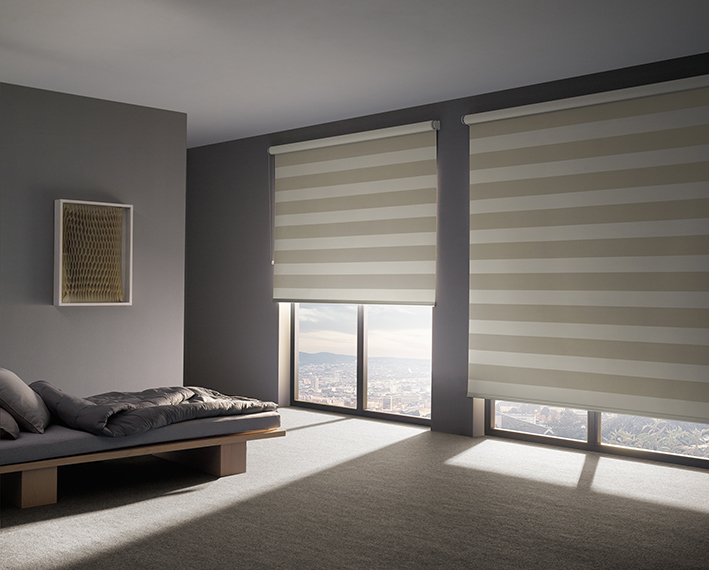 Suncomfort - binnenzonwering - raamdecoratie op maat - rolgordijn met met black-out stof - volledige verduistering in de slaapkamer - muurmontage