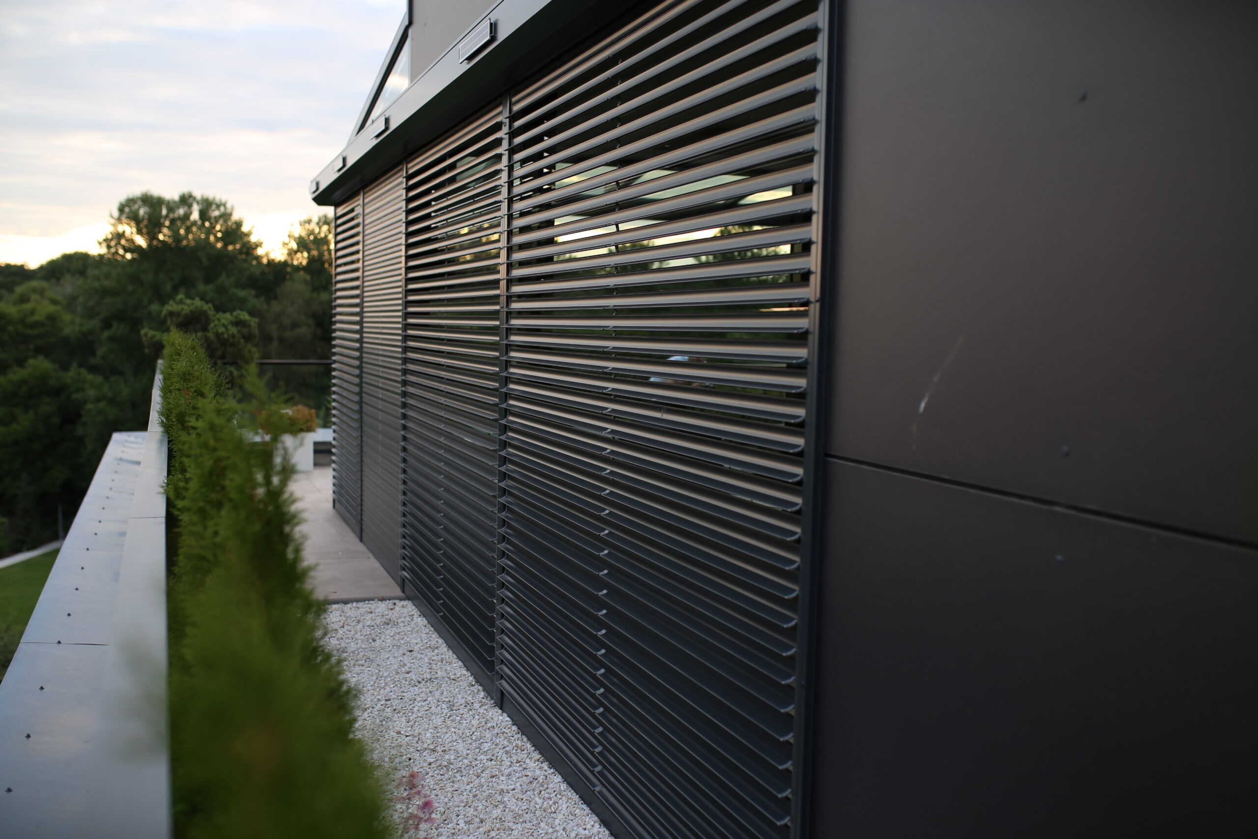 Suncomfort - rolluiken - bubendorff - solar - plaatsing op de dag - met kantelbare lamellen