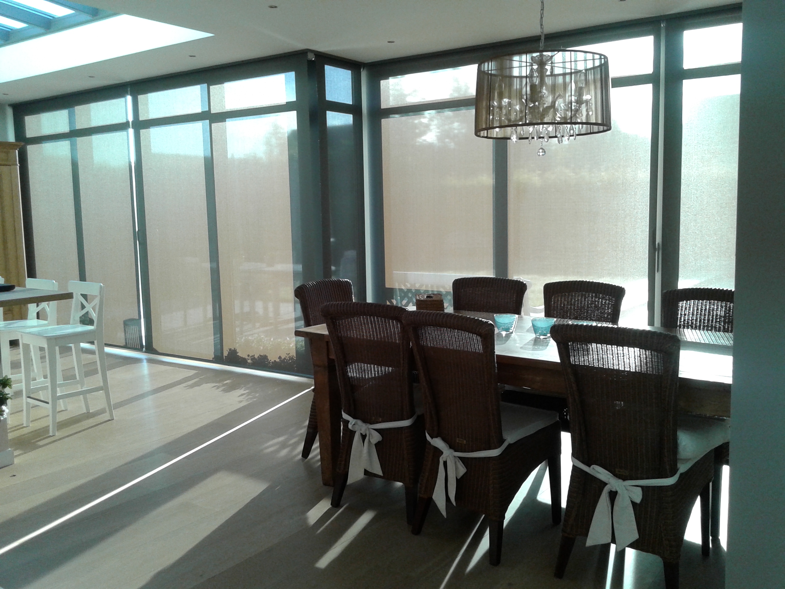 Suncomfort - binnenzonwering - raamdecoratie op maat - rolgordijn - zonwerend en isolerend doek - gemetalliseerde stof binnenscreen