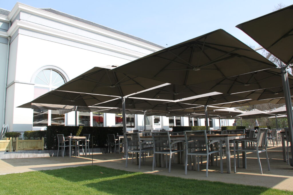 Suncomfort - zonwering - schaduw - parasols - prostor - horeca terras